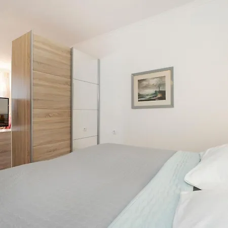 Berolina Blick Aufs アパート ダーメ